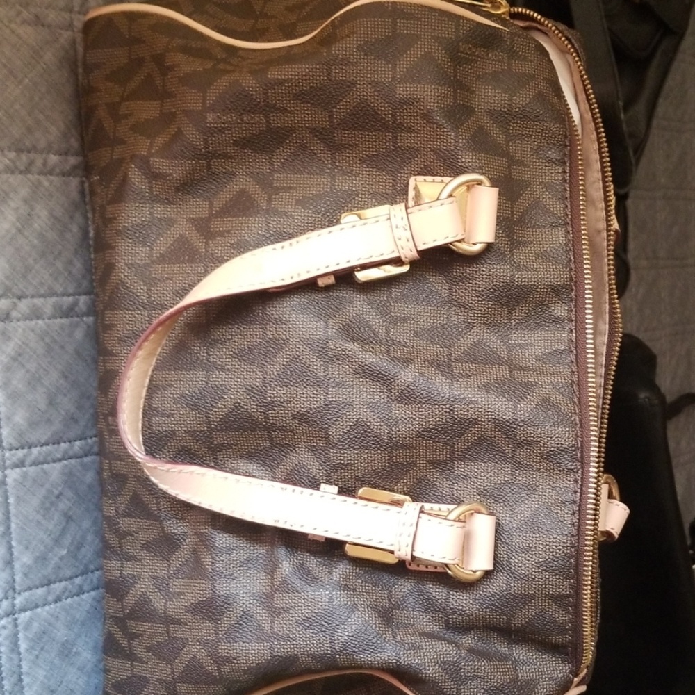 3 handbags (coach, Michael kors and Mulber…